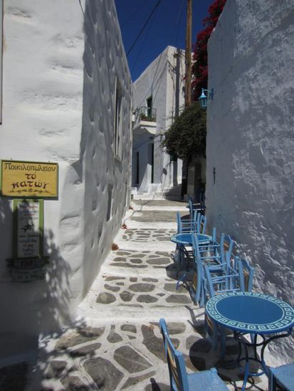 ... und den schmalen Gassen, wo oft nur eine Tischreihe Platz hat.