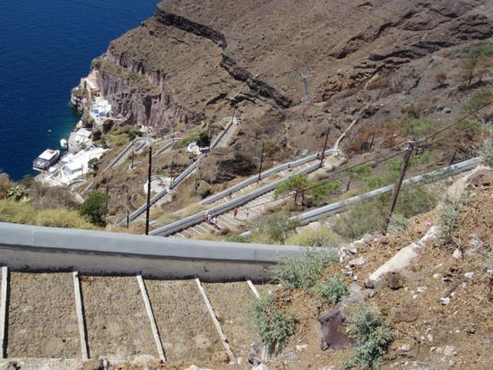 Hoch oder runter geht´s (neben einer kleinen Seilbahn) nur über die 600 Stufen zu Fuss...