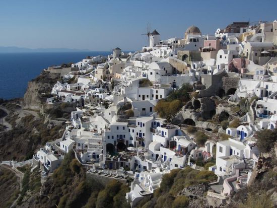 Oia ist wirklich malerisch und zieht daher jede Menge Touristen an.