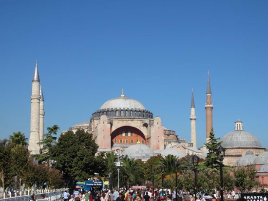 Der schönste Stadtteil von Istanbul ist Sultanahmet - hier steht auch die bekannte Hagia Sophia.