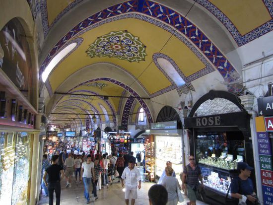 Schön ist der Große Basar schon, von der Atmosphäre ist es aber kein typisch türkischer Basar.