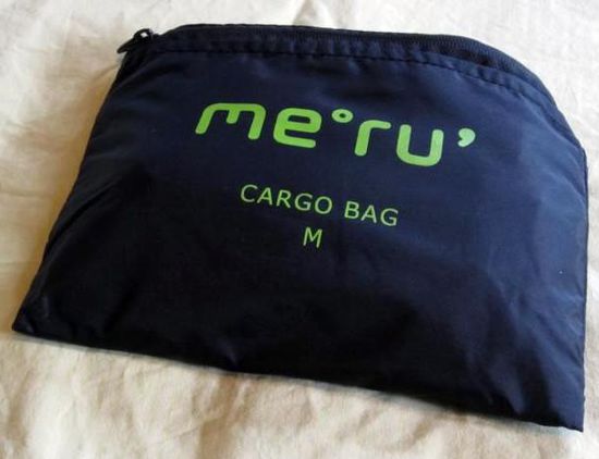 Die Hülle für den Rucksack ist nach unserer Erfahrung eigentlich nicht nötig. Sie hat unsere Rucksäcke bei den Flügen etwas geschont, es wäre aber auch sicher ohne gegangen.