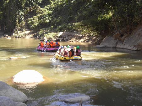 Unser Rafting - hier an einer harmlosen Stelle im Fluss