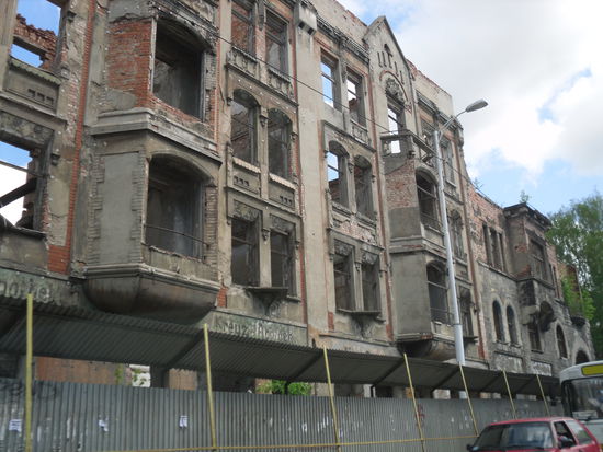 Fassade der ehemaligen Kreuz Apotheke; soll zur Kreuzarkade umgebaut werden