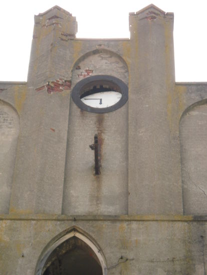 Um 05:45 Uhr sind die Zeiger der Uhr stehen geblieben.