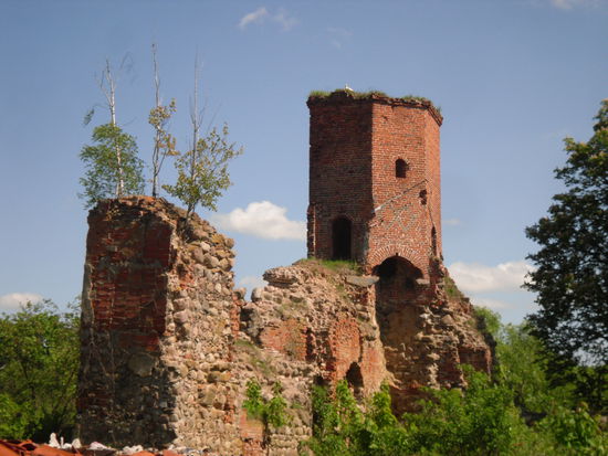 Wehrturm der Georgenburg als Ruine