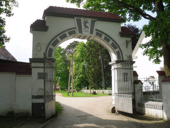 Eingangstor zum ehemaligen Gestüt Trakehnen