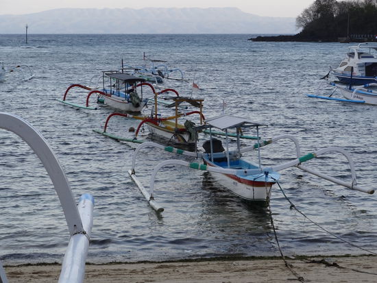 Boote in der Bucht von Padangbai...