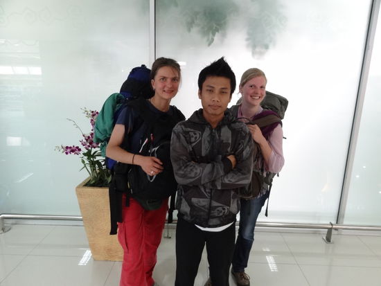 Am Flughafen in Jakarta wurden wir gleich um ein Bild gefragt...