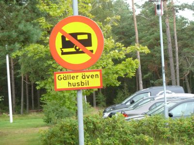 Gar nicht so selten sahen wir erstaunt auch diese Schilder, dabei wollten wir doch das sogenannte "Jedermansrecht" nutzen und Stellplätze in der freien Natur nutzen.