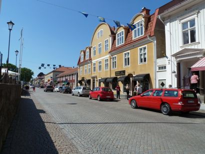 "Geschäftsstraße" in Gränna mit Zuckerstangenkocherei und Knäckebrotbäckerei