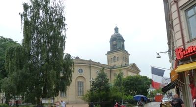 Göteborg - Blick auf den Dom und rechts gerade noch zu sehen: das französische Restaurant, in dem wir italienisch gegessen haben