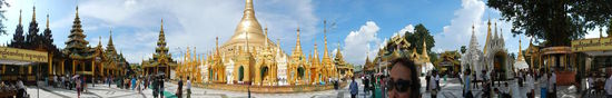 Die beruehmt- beruechtigte Shwedagon- Pagode (Yangon)