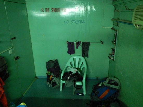 Unsre Zelle!! Danke- schoen wars! 
(und auf der anderen Seite stand sogar noch ein Bett!) Yangon