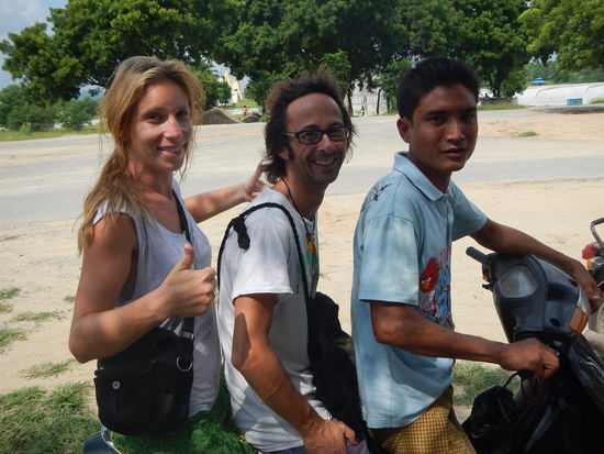 Unser Dreier- Motorradtaxi zum groessten Buddha bei Monyiwa
(bei Mandalay)