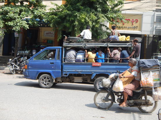 Der citybus von Mandalay