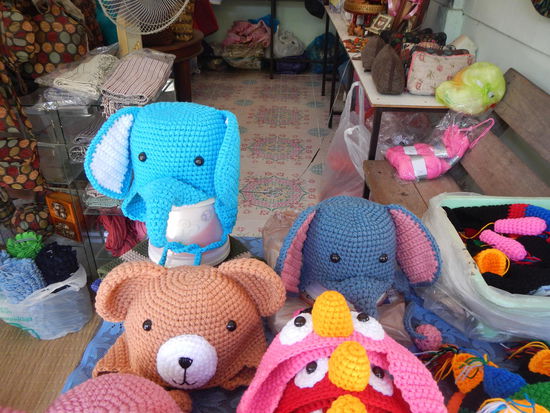 Knuffige selbstgmachte Hauben ueberall, wenns nur net so heiss waer..
Chiang Mai