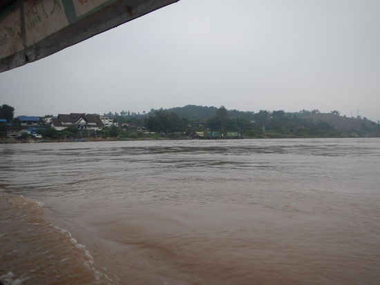 Auf dem Mekong Richtung Laos unterwegs