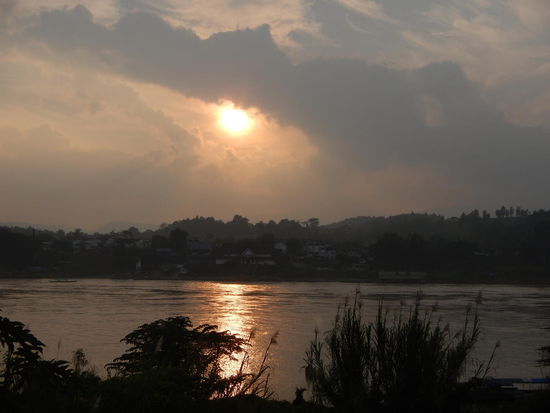Blick vom River View Guesthouse auf den Mekong
(HUay Xai)