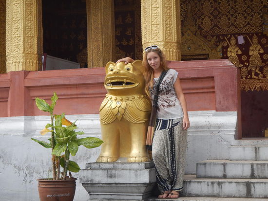 Hy Hy Hy Ich bin der goldene Loewe, ich bin der Held dieser Stadt.....
(Luang Prabang)
