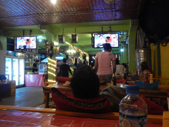 Wir waren auch in einer der typischen "Friends"- Kneipen...
(Vang Vieng)