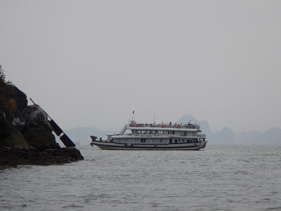 ..und jetzt nochmals von weiter weg.. 
(Ha Long Bay)