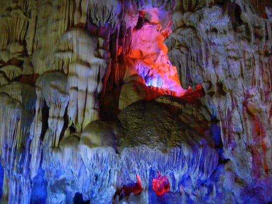 Ist das nicht bitte schoen?? In der Drachenhoehle
(Ha Long Bay)