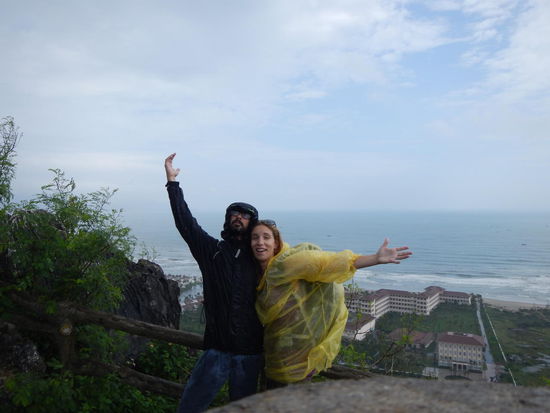 Wir rufen die Sonne!!!!!!! Aber sie kommt nicht 
(Hoian- Marble Mountains)