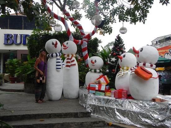 Die Weihnachtsdeko wird von Tag zu Tag mehr und pompoeser..
(HCMC)
