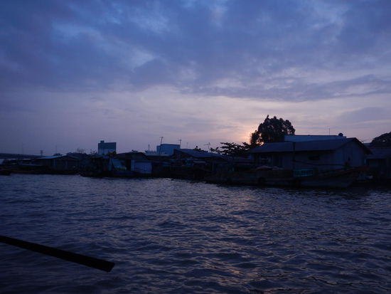 Morgenstimmung am Flussufer des Mekong 
(Can Tho)