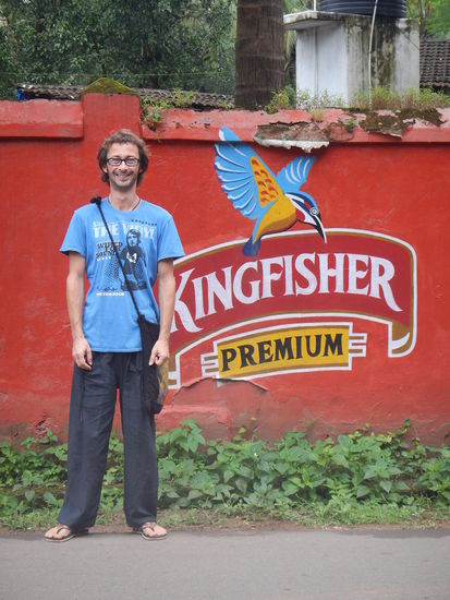 Kingfisher- The King beer on the road
(Benaulim)