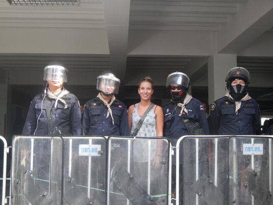 .."Komm auf die dunkle Seite der Macht"..  
(Bkk- Headquarter Interpol)