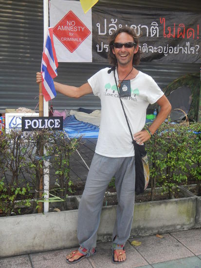 Nieder mit den Demonstranten 
(Bkk)