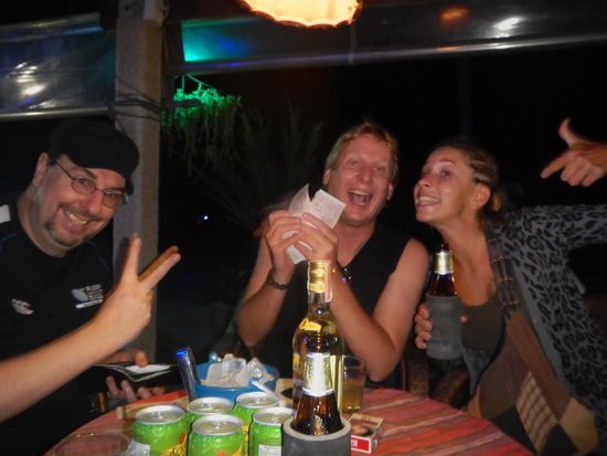 Links "Pattex" und in der Mitte unser Guide, "Manni der Roller- Rocker"  (Koh Phangan)