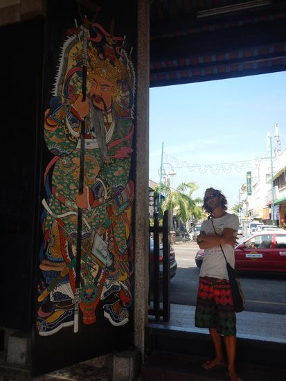 Chinesische Kunst trifft auf kuenstlichen Chinesen (Penang)