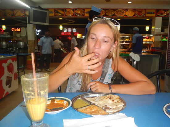 Indian food und Lassis sind hier einheimisches Essen, genauso wie chinesisches und malaysisches. Lecker Schmecker!!!!! (Penang)