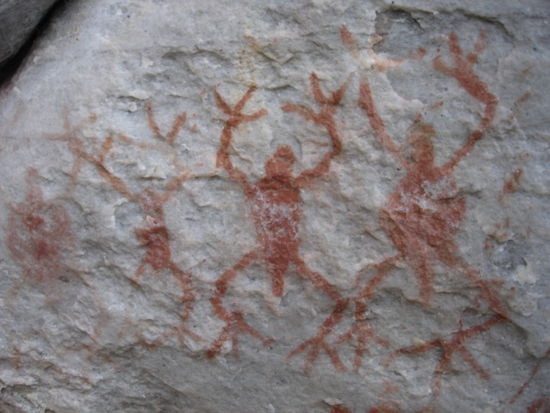 Felsenmalereien in der Naehe von Piata
