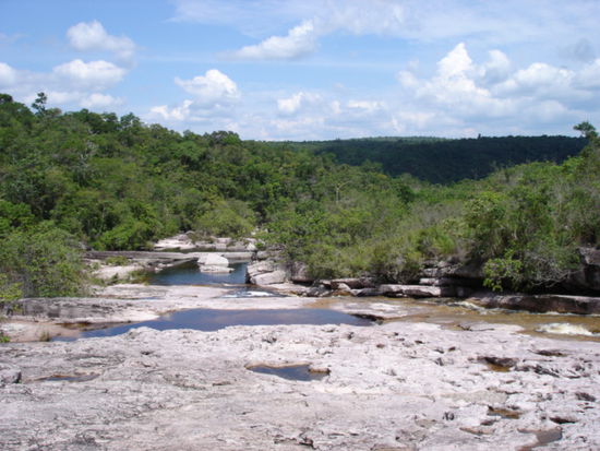 Naturwasserbecken laden zum Baden ein