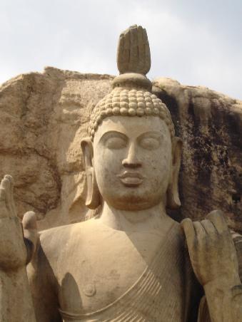 14 Meter hohe Buddhastatue von Aukana