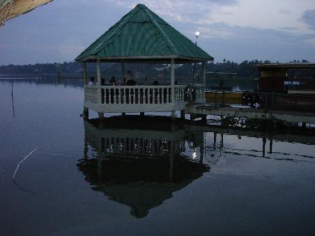Suesswassersee - Pavillion zum Essen