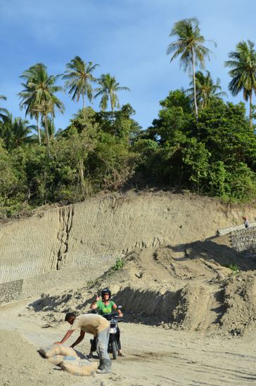 Ich musste Christel fast überreden, nicht abzusteigen und mitanzupacken