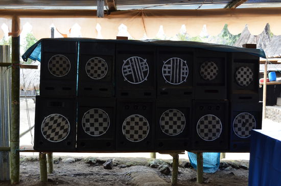 Die "Boxengasse" - wenn es um die Musik geht wird geklotzt und nicht gekleckert.