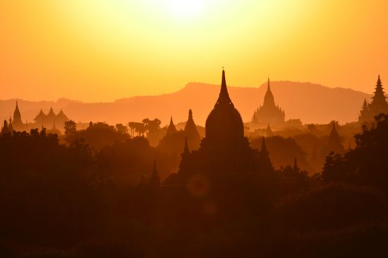 Wunderschoen klingt jeder Tag in Bagan aus.