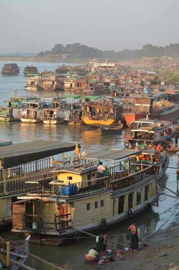 Der Ayeyawardy - groesster Fluss des Landes und hier in Mandalay besonders schoen.