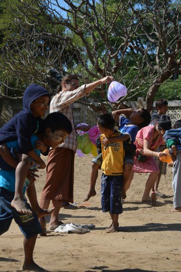 Noch mehr Spass beim Ballon-Pieksen.