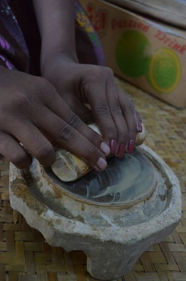 Allgegenwärtig 2: Thanaka, das beste Mittel gegen unreine Haut &amp; Sonnenschutz zugleich