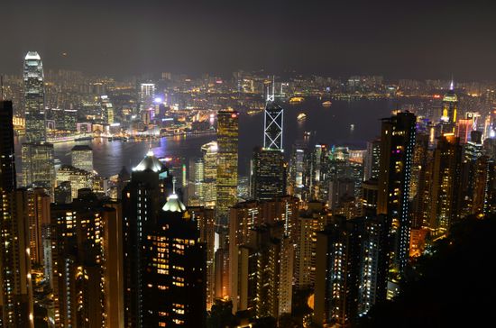 Hong Kong by night ... wunderschön anzusehen.