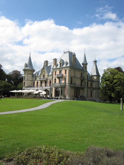 Auch in Thun, hier kann man heiraten , liegt direkt gegenüber vom Thuner See