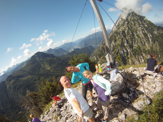 v.r.n.l. Christiane, Karina, Ich ... im Hintergrund der Traunstein und Blick richtung Salzkammergut