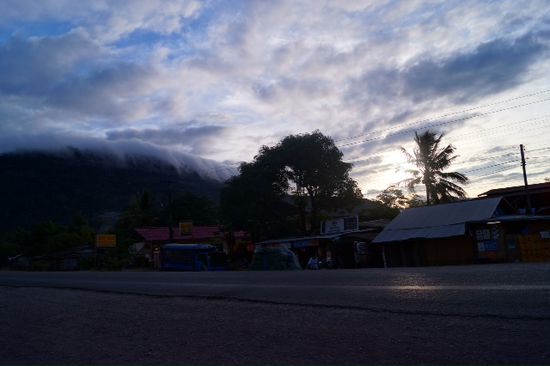 Magische Stimmung bei Sonnenaufgang in Na Hin.